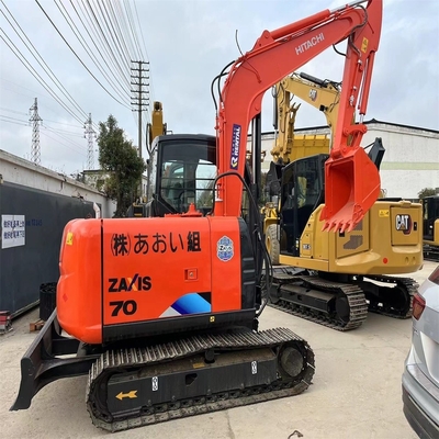 Una excavadora HITACHI ZX70 con máquina de construcción en excelente estado.