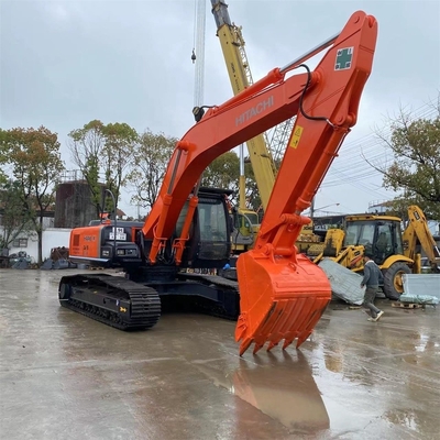 Una excavadora Hitachi ZX240-3 de 24 toneladas bien mantenida y de segunda mano en Japón