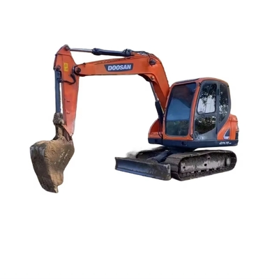 Excavadora usada Doosan DX75 con pintura original y alta eficiencia operativa en Japón
