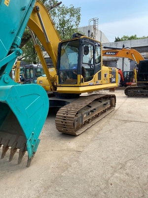 Excavadora de segunda mano KOMATSU PC240 bien mantenida con bajas horas de trabajo y 135KW de potencia