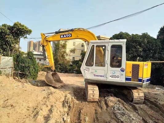 Excavadora usada de 25 toneladas en excelente estado.