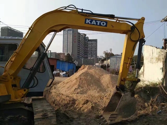 Excavadora usada de 25 toneladas en excelente estado.