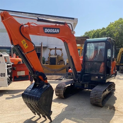 Excavadora Doosan asequible DX55 con pintura original y peso de operación de 5.5TON