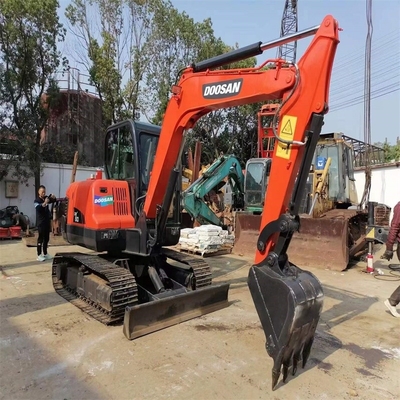 Precio asequible Usado Doosan Dx60 6 toneladas Excavadora de rastreo En Shanghai Excelente estado