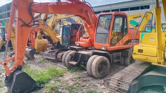 DOOSAN DH150w-7 excavadora de ruedas pintura original y 16000 KG en stock para la construcción