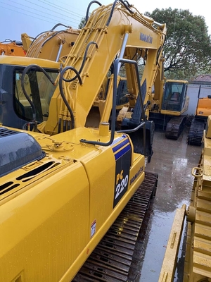 Excavadora Komatsu PC220 de segunda mano con otra bomba hidráulica en excelentes condiciones