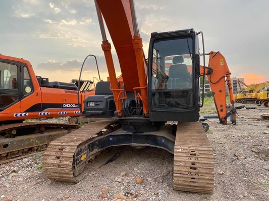 Excavadora HITACHI ZX210 con excelentes condiciones de trabajo y válvula hidráulica HITACHI