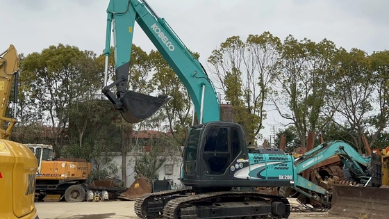 Excavadora KOBELCO SK200 usada con capacidad de cubo de 1.1m3 y peso de 20000 KG en Shanghai
