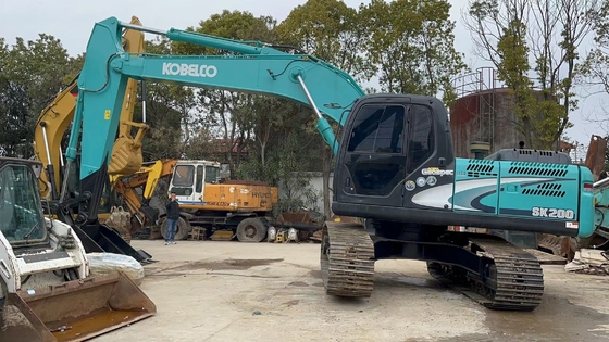 Excavadora KOBELCO SK200 usada con capacidad de cubo de 1.1m3 y peso de 20000 KG en Shanghai