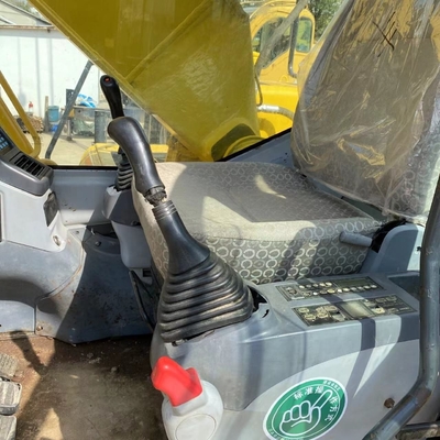 Excavadora de 20 toneladas en el patio de Shanghai Komatsu pc200 excavadora utilizada con bomba hidráulica de 105KW