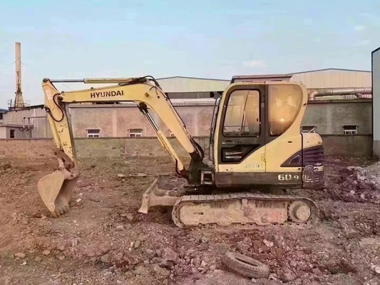 Excavadora Hyundai 60-9 de 2022 y excavadora hidráulica en buen estado con capacidad de cubo de 1m3