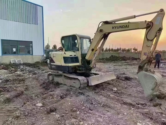 Excavadora Hyundai 60-9 de 2022 y excavadora hidráulica en buen estado con capacidad de cubo de 1m3