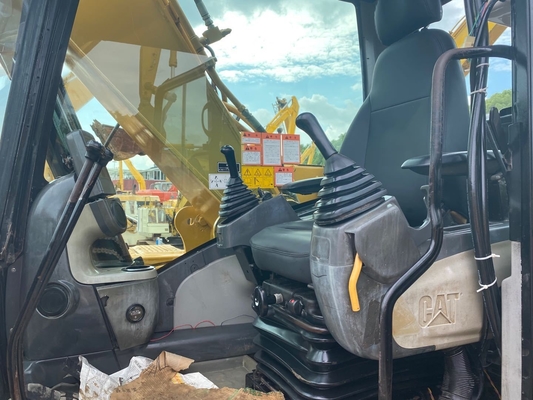 Excavadora Caterpillar CAT 318D en excelente estado de uso con poca duración 0-2000