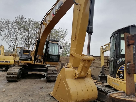 CAT 330D Excavadora usada con año 2021 y peso de operación de 20 toneladas en buenas condiciones
