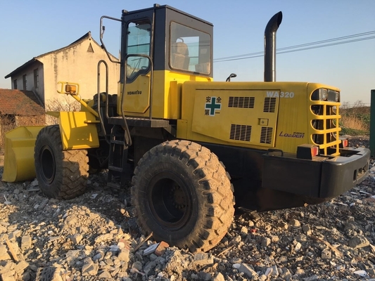 Una cargadora de ruedas de 20 toneladas usada de Komatsu WA320 con motor original y bomba hidráulica Liyuan