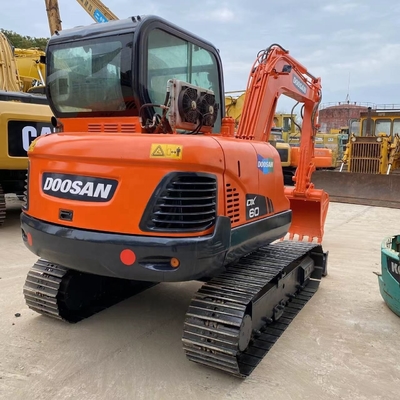 Equipo pesado de construcción Excavadora usada Doosan DX60 con cilindro hidráulico