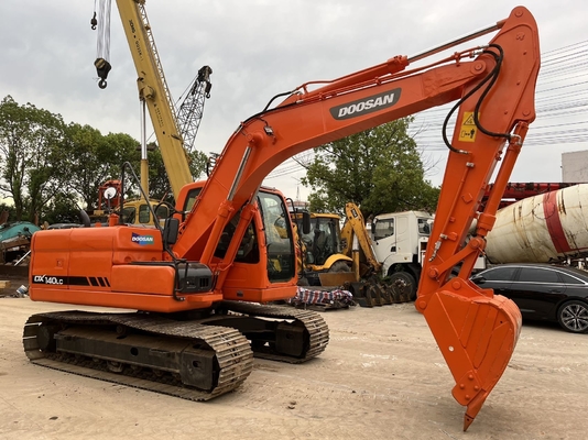 Excavadora usada Doosan 140LC con bajas horas de trabajo en perfecto estado