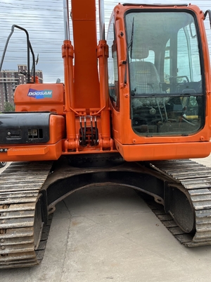 Excavadora usada Doosan 140LC con bajas horas de trabajo en perfecto estado