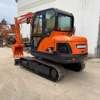 Excavadora usada Doosan DX60 Japón Excavadora de pintura original con capacidad de cubo de 0,1 m3