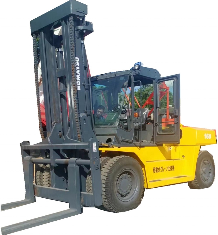 Camión elevador diésel de segunda mano Komatsu FD160 de 16 toneladas con sistema hidráulico original en buen estado
