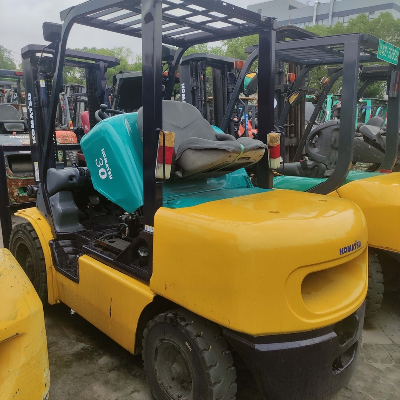 3000 kg de peso KOMATSU FD30 camión de elevación de paletas de 3 toneladas para contenedores de almacenaje