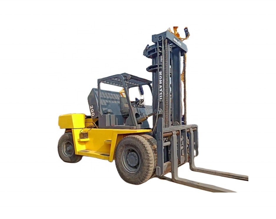 Camión elevador diésel KOMATSU FD200 de 20 toneladas para el manejo de contenedores en talleres de materiales de construcción