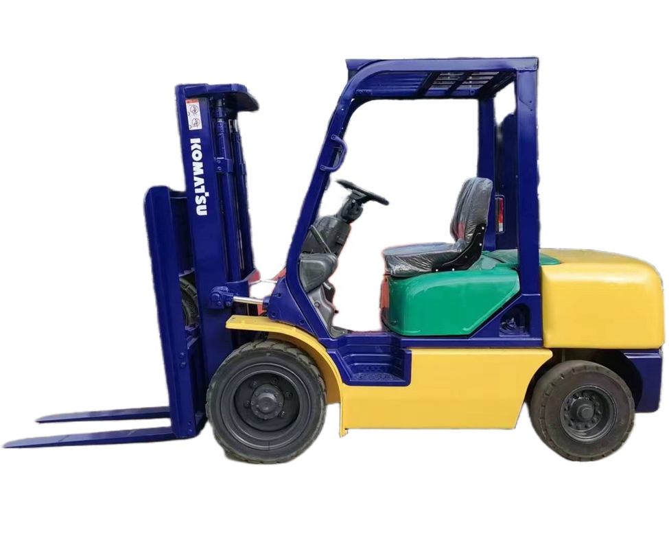 COMATSU FD30 Camión elevador de 3 toneladas con operación manual y buen rendimiento en sal caliente