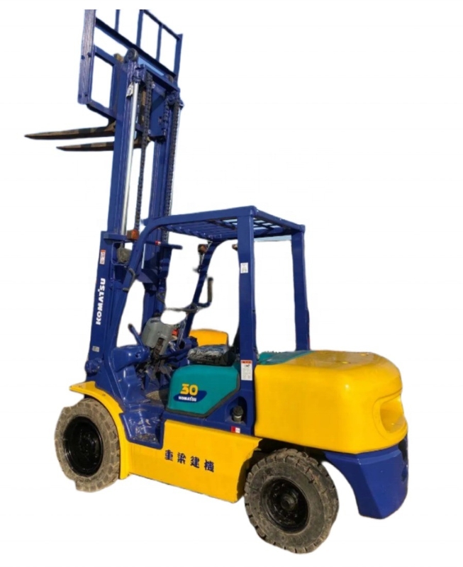 Camión de elevación de mini carretillas elevadoras KOMATSU FD30 de 3 toneladas diesel para la manipulación de contenedores pesados
