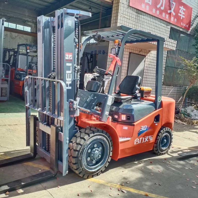 3 toneladas de carretilla elevadora FD30 con 3 mástiles automático / manual utilizado Japón Heli Excelente estado