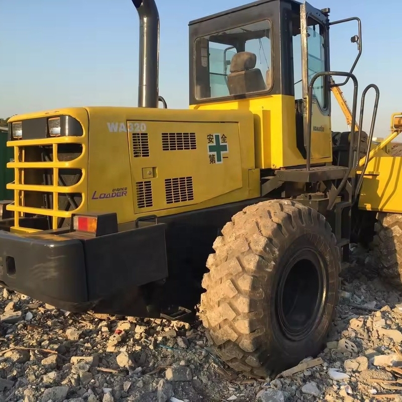 Una cargadora de ruedas de 20 toneladas usada de Komatsu WA320 con motor original y bomba hidráulica Liyuan